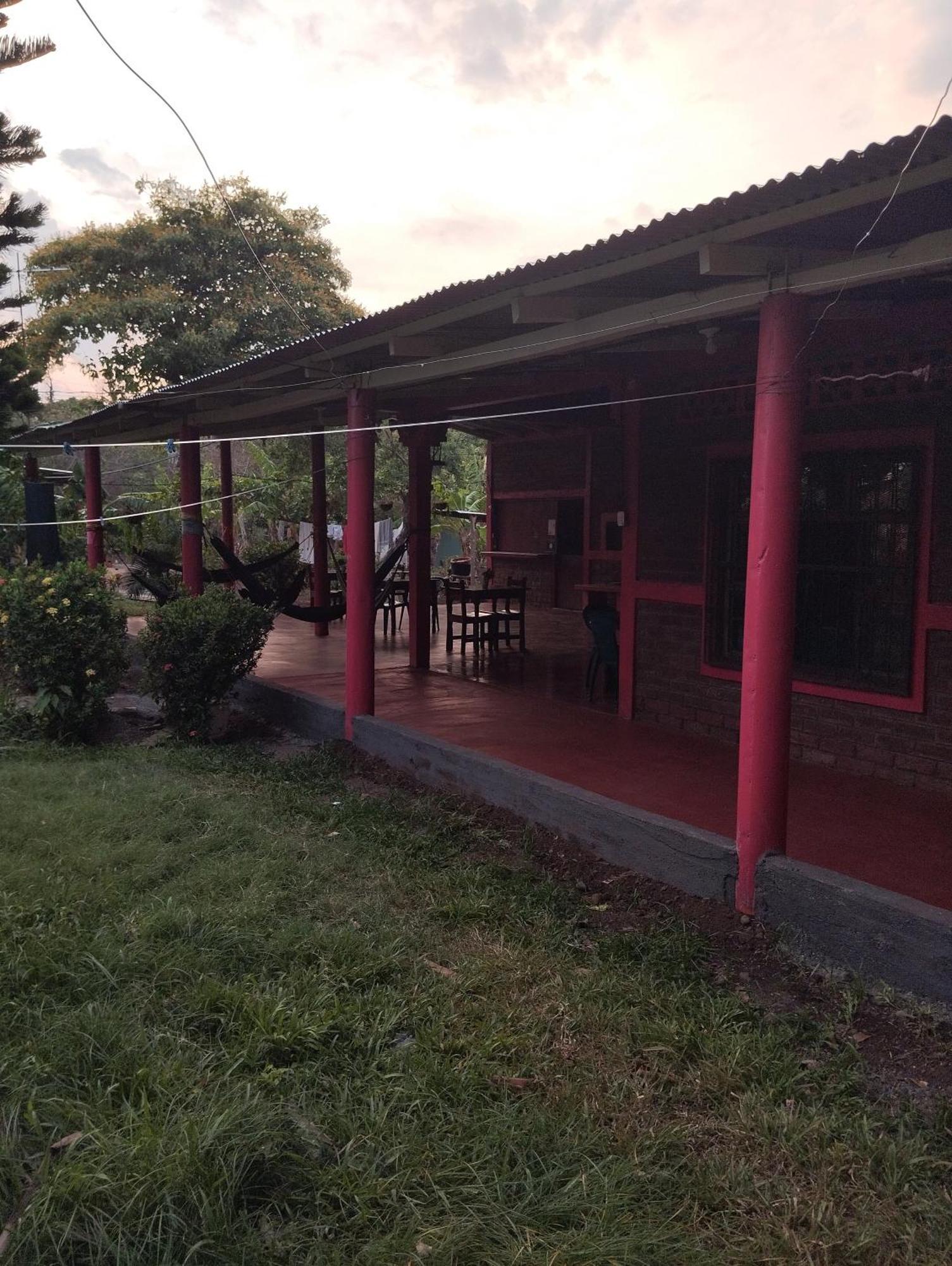 El Gueis Hostel Balgue Exterior photo