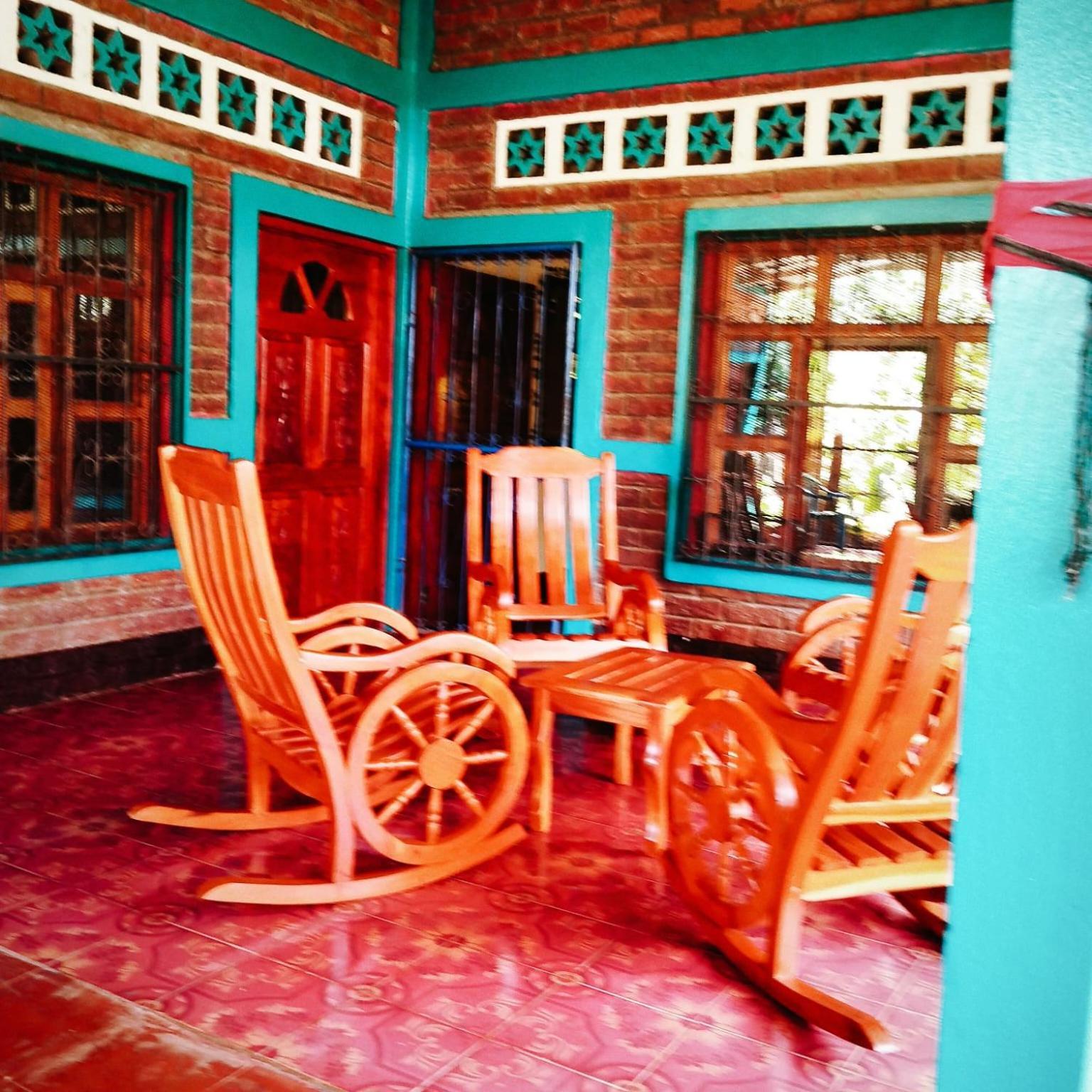 El Gueis Hostel Balgue Exterior photo